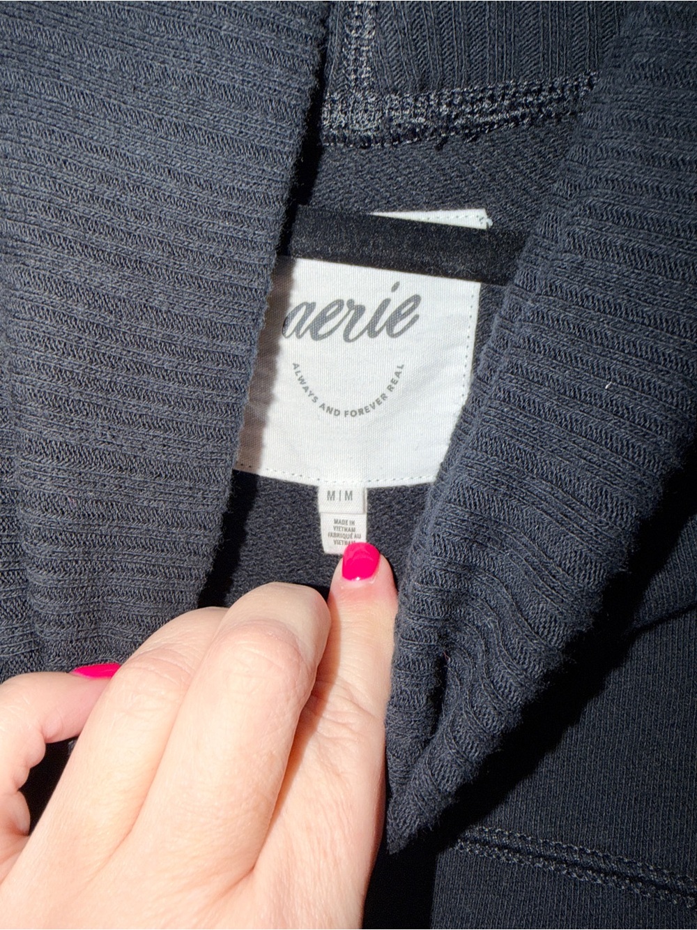 aerie, New Heights Turtleneck Sweatshirt and Fleece Trousers Black, M/L - Picture 7 of 11